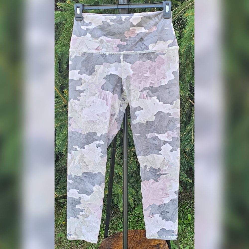 Evolution and Creation Camouflage Leggings - Gray and Pink - Picture 2 of 4